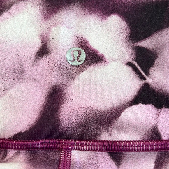 Lululemon Wunder Under high rise crop yoga pants. - Picture 4 of 4